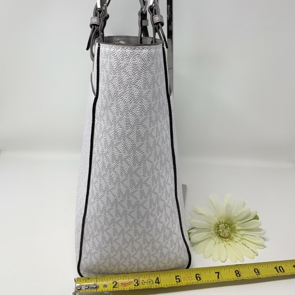 Michael Kors Commuter Large Tote and Wallet - Picture 3 of 16